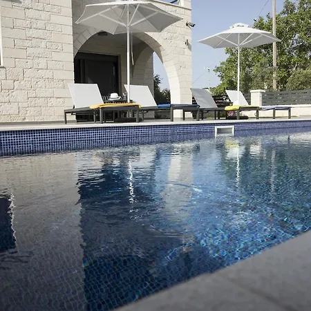 Villa-azalea Villa *